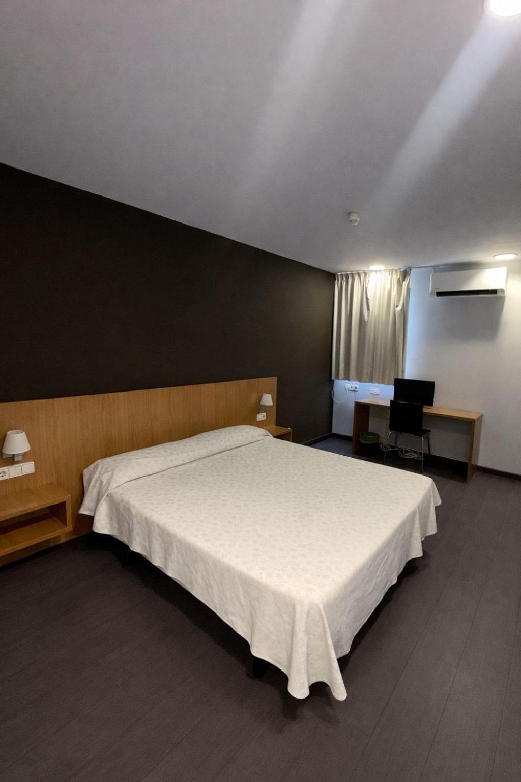 Hostal Mediterranea — Photos 2