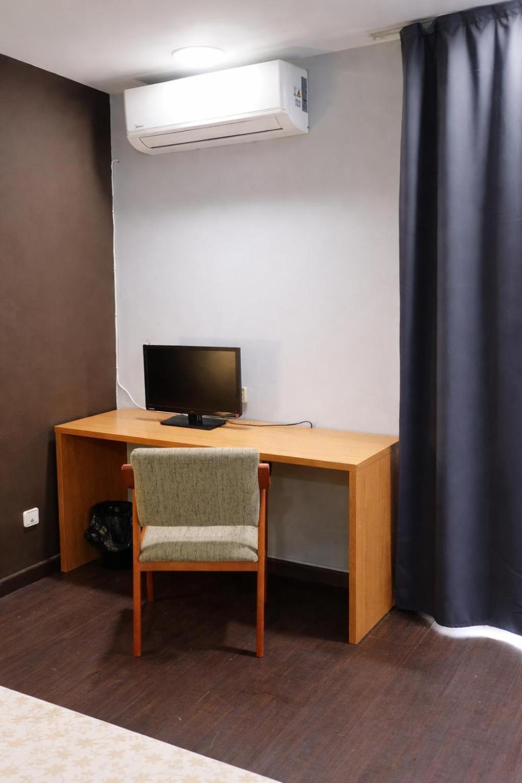 Hostal Mediterranea — Photos 1